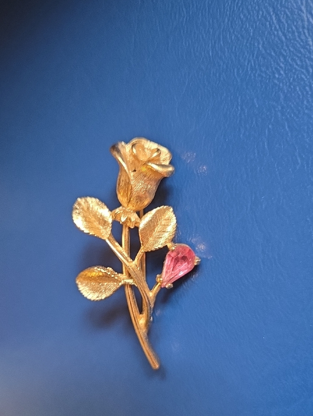 Avon Gold-Tone Rose Brooch with Pink Teardrop Crystal